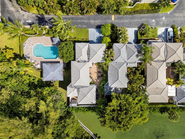 3 of 41 - 2518 Ne 206th Ter, Miami, FL