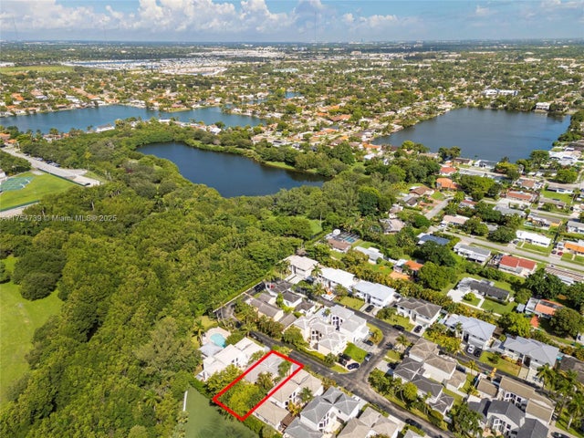 4 of 41 - 2518 Ne 206th Ter, Miami, FL