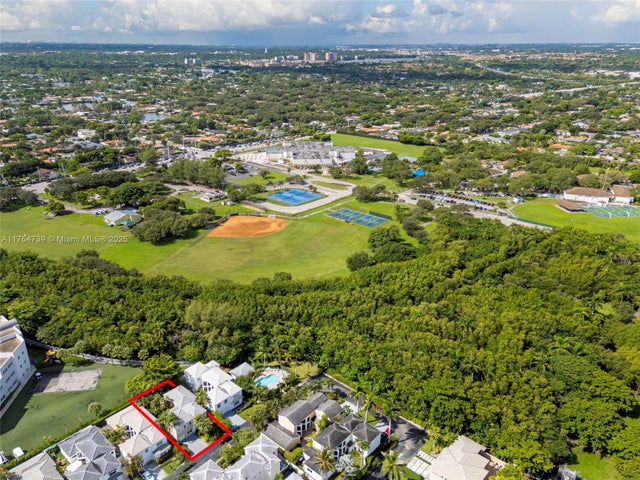 5 of 41 - 2518 Ne 206th Ter, Miami, FL