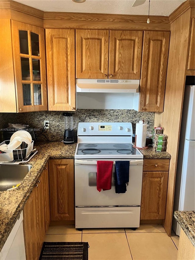 2 of 5 - 8060 N Sunrise Lakes Dr 310, Sunrise, FL