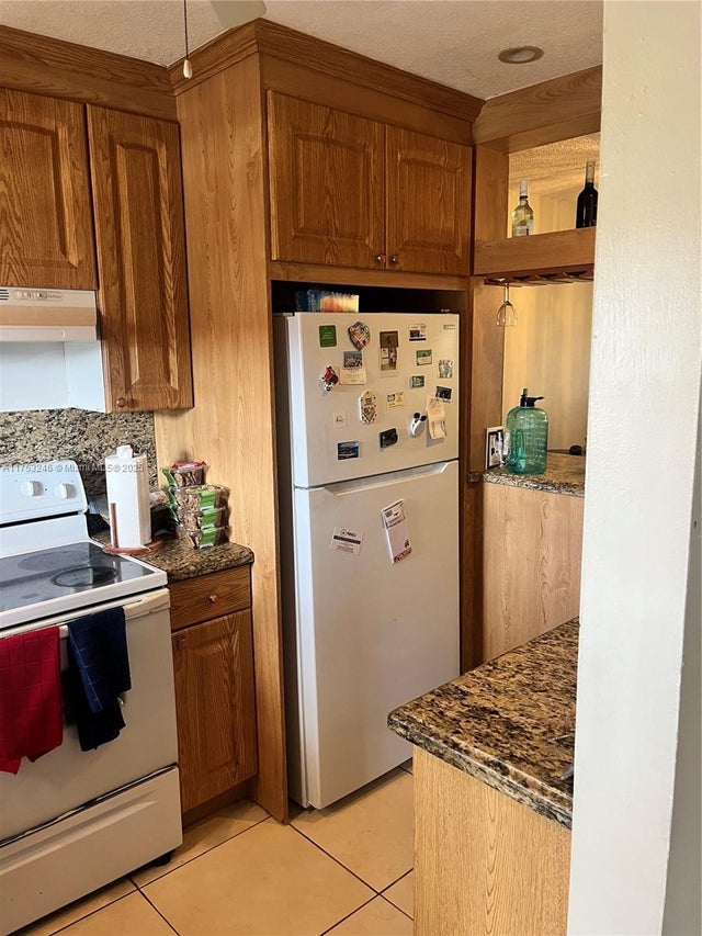 3 of 5 - 8060 N Sunrise Lakes Dr 310, Sunrise, FL