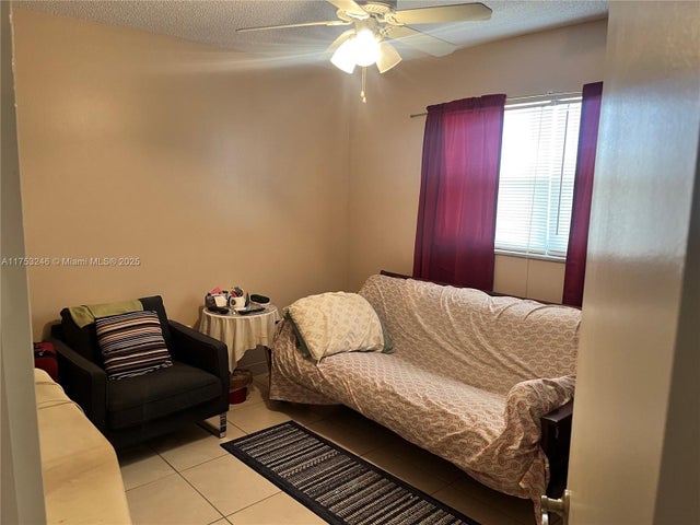 4 of 5 - 8060 N Sunrise Lakes Dr 310, Sunrise, FL