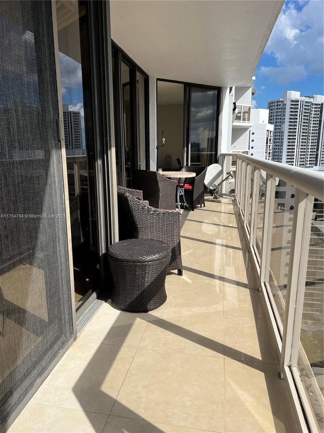 4 of 18 - 3598 Yacht Club Dr 1804, Aventura, FL