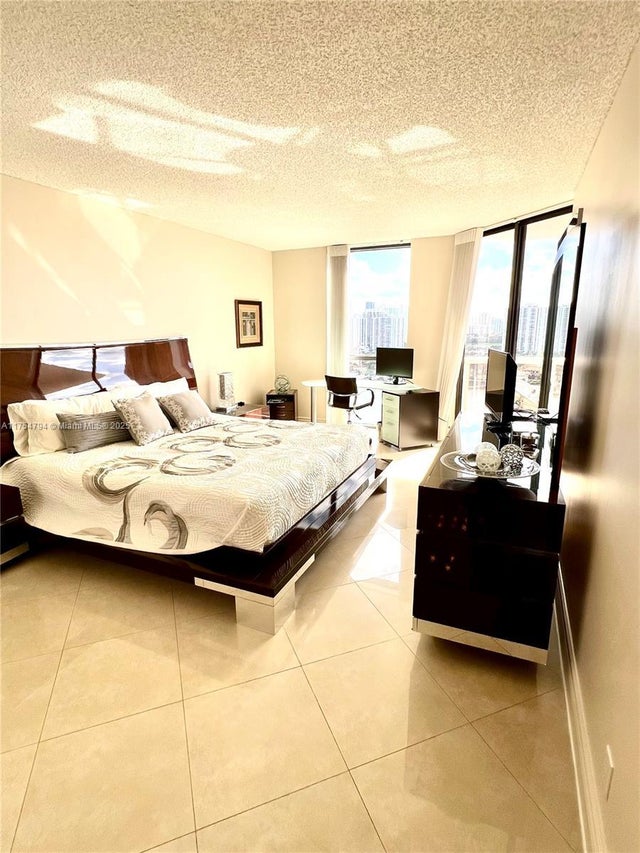 5 of 18 - 3598 Yacht Club Dr 1804, Aventura, FL