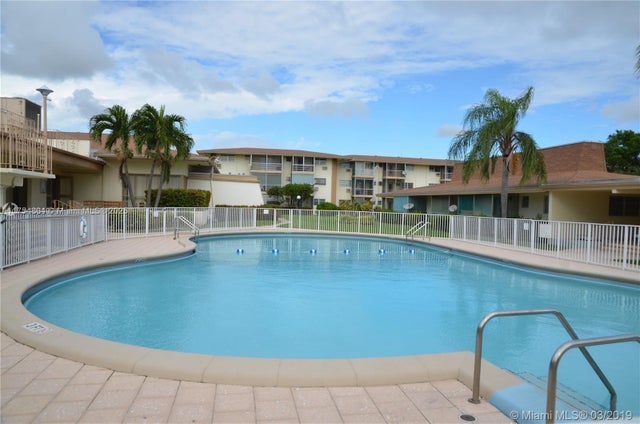 2 of 7 - 17090 Ne 14th Ave 312, North Miami Beach, FL