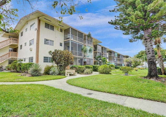 3 of 7 - 17090 Ne 14th Ave 312, North Miami Beach, FL