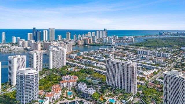 1 of 51 - 2000 Island Blvd Ph-5, Aventura, FL