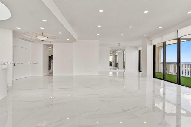 4 of 51 - 2000 Island Blvd Ph-5, Aventura, FL