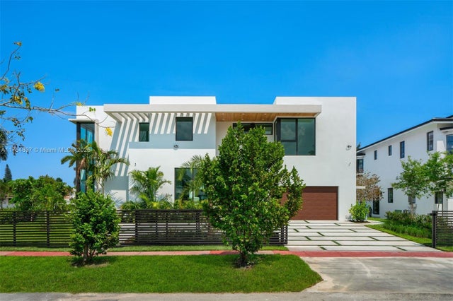 2 of 45 - 4425 Adams Ave, Miami Beach, FL