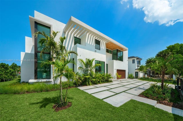 4 of 45 - 4425 Adams Ave, Miami Beach, FL