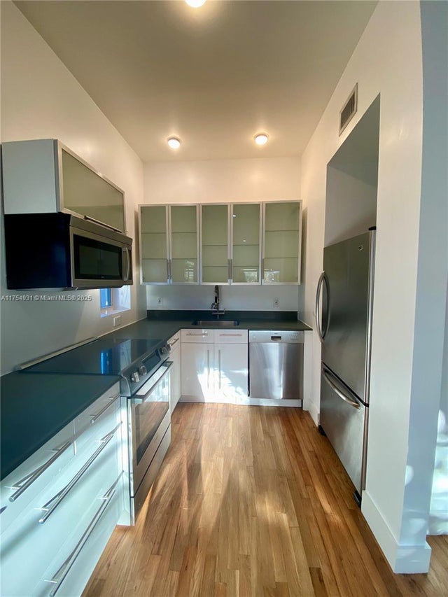 3 of 44 - 929 Michigan Ave 5, Miami Beach, FL