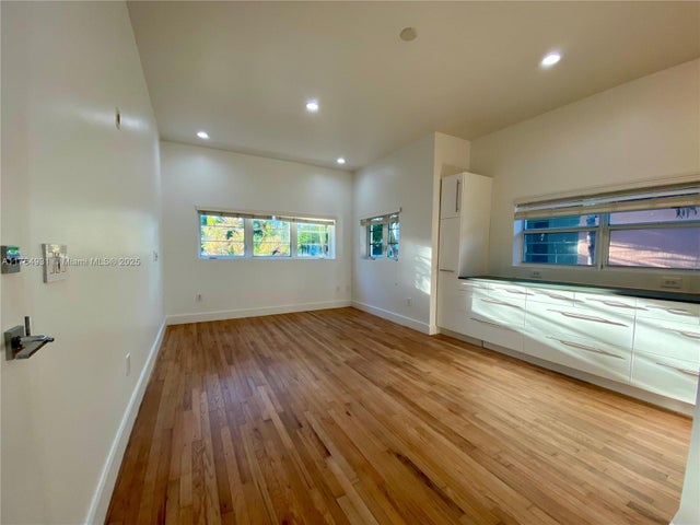 4 of 44 - 929 Michigan Ave 5, Miami Beach, FL