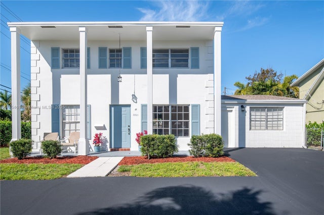 1 of 49 - 3821 Ne 16th Ave, Oakland Park, FL