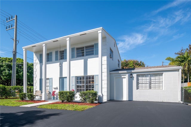 3 of 49 - 3821 Ne 16th Ave, Oakland Park, FL