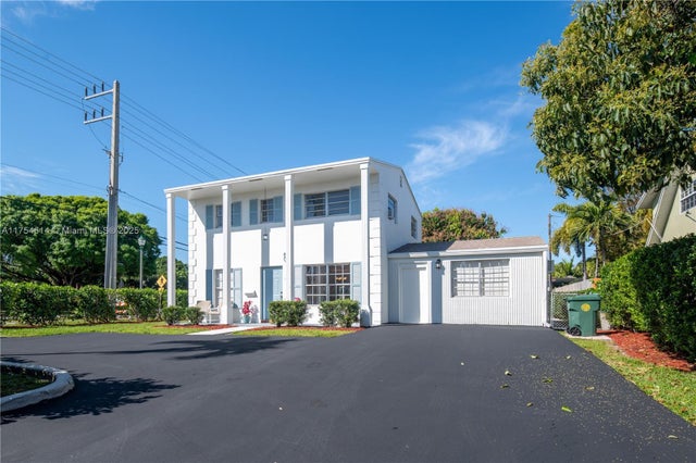 4 of 49 - 3821 Ne 16th Ave, Oakland Park, FL