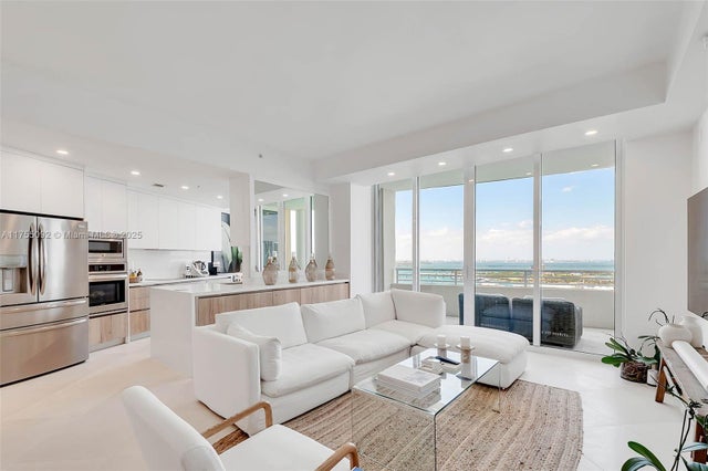 1 of 17 - 848 Brickell Key Dr 4002, Miami, FL