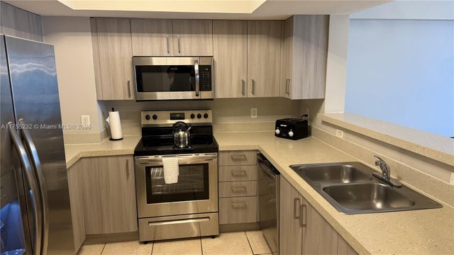 4 of 41 - 17375 Collins Ave 1106, Sunny Isles Beach, FL