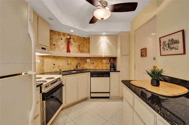 5 of 54 - 3111 N Ocean Dr 508, Hollywood, FL