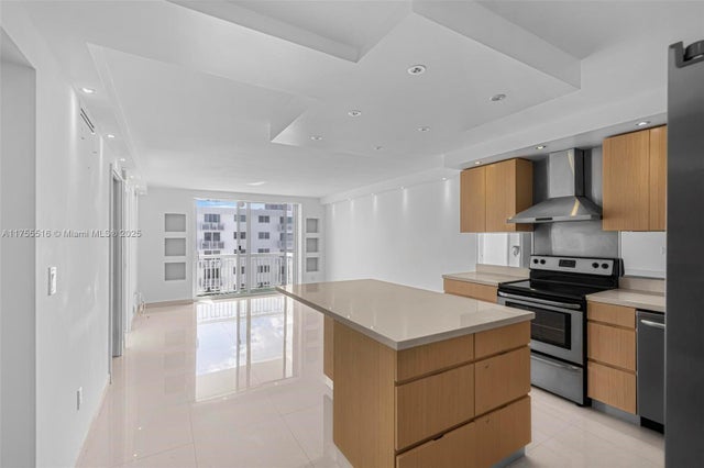 3 of 12 - 401 Ocean Dr 1011, Miami Beach, FL