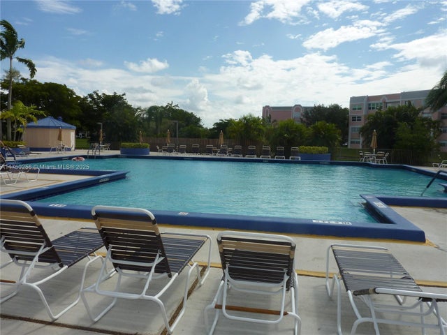 3 of 47 - 10123 Sunrise Lakes Blvd 104, Sunrise, FL