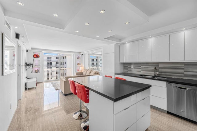 2 of 8 - 401 Ocean Dr 1009, Miami Beach, FL