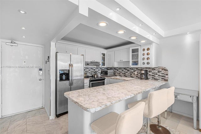 2 of 7 - 401 Ocean Dr 1008, Miami Beach, FL