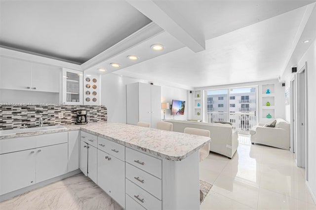 3 of 7 - 401 Ocean Dr 1008, Miami Beach, FL