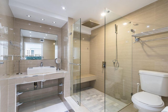 4 of 7 - 401 Ocean Dr 1008, Miami Beach, FL