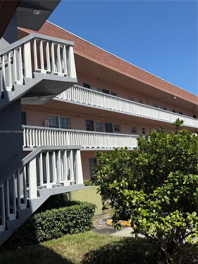 3 of 13 - 18555 Ne 14th Ave 502-b, Miami, FL