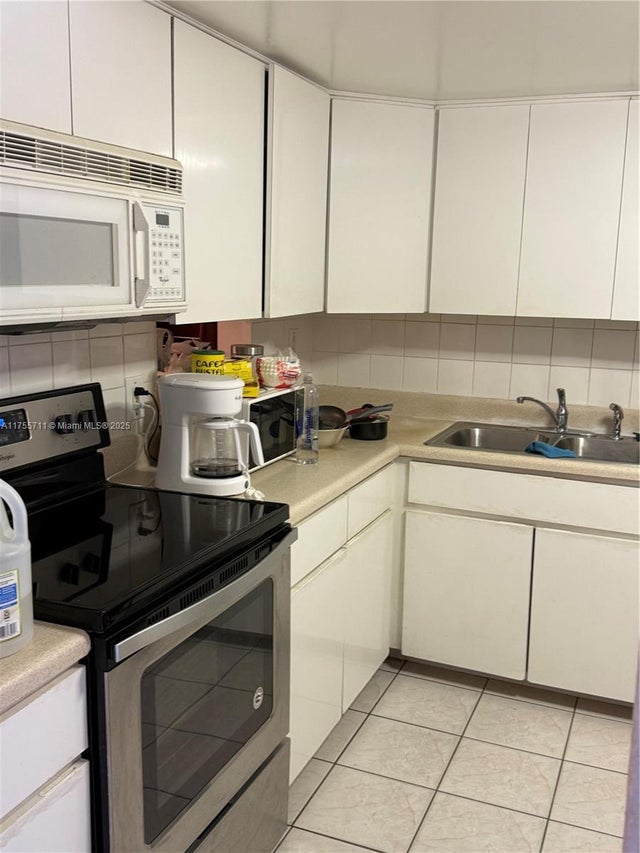 5 of 13 - 18555 Ne 14th Ave 502-b, Miami, FL