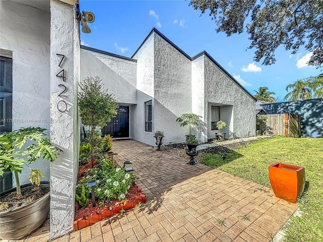 4 of 76 - 7420 Nw 35th Ct, Lauderhill, FL