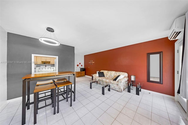 1 of 32 - 900 Sw 10th Ter 16s, Hallandale Beach, FL