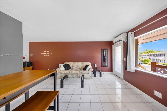 2 of 32 - 900 Sw 10th Ter 16s, Hallandale Beach, FL