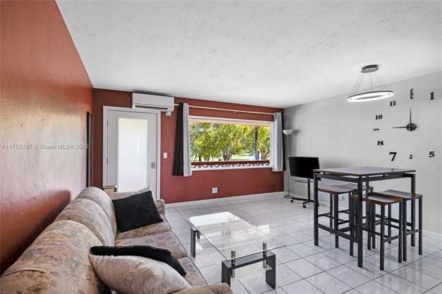 4 of 32 - 900 Sw 10th Ter 16s, Hallandale Beach, FL