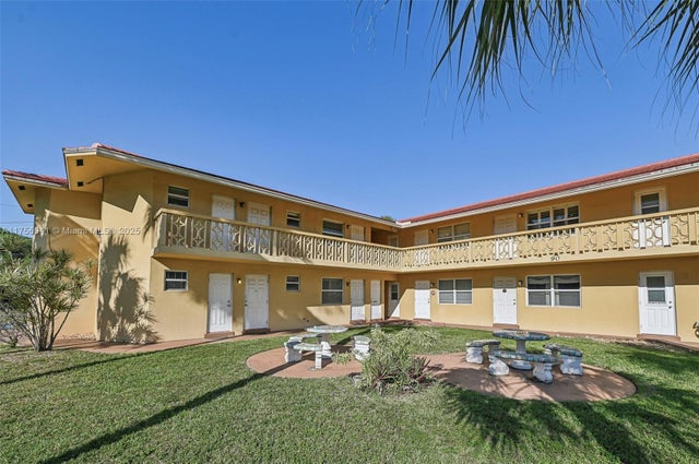 1 of 21 - 90 Ne 19th Ave 1, Deerfield Beach, FL