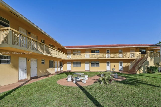 2 of 21 - 90 Ne 19th Ave 1, Deerfield Beach, FL