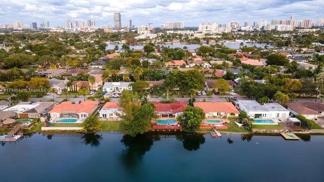 2 of 27 - 21250 Ne 23rd Ave, Miami, FL
