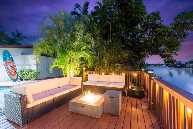 4 of 27 - 21250 Ne 23rd Ave, Miami, FL