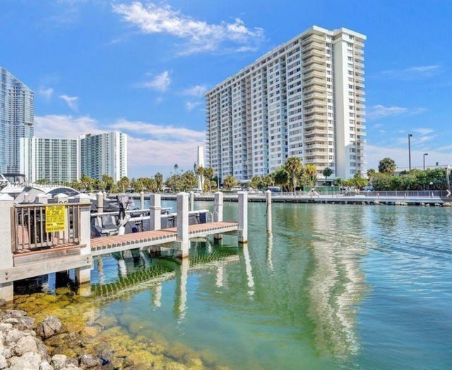 3 of 12 - 400 Kings Point Dr 810, Sunny Isles Beach, FL