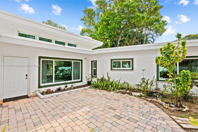 1 of 21 - 836 Sw 18th Ct, Fort Lauderdale, FL