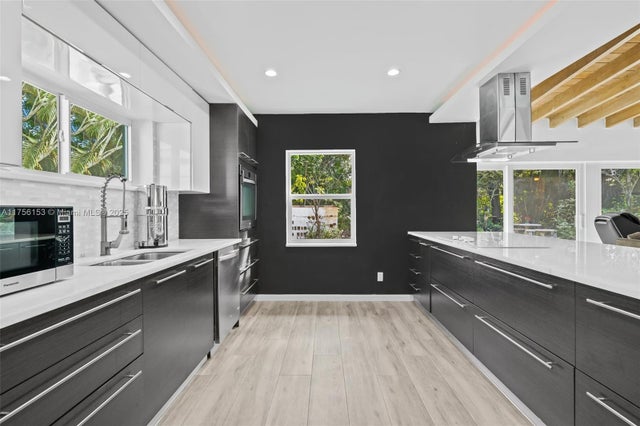 2 of 21 - 836 Sw 18th Ct, Fort Lauderdale, FL