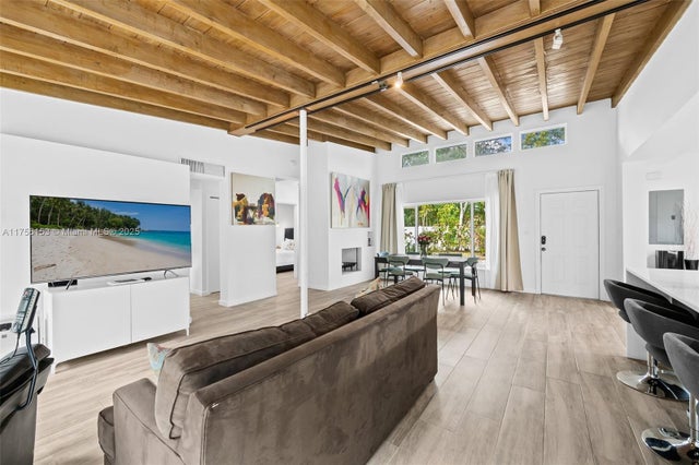 5 of 21 - 836 Sw 18th Ct, Fort Lauderdale, FL