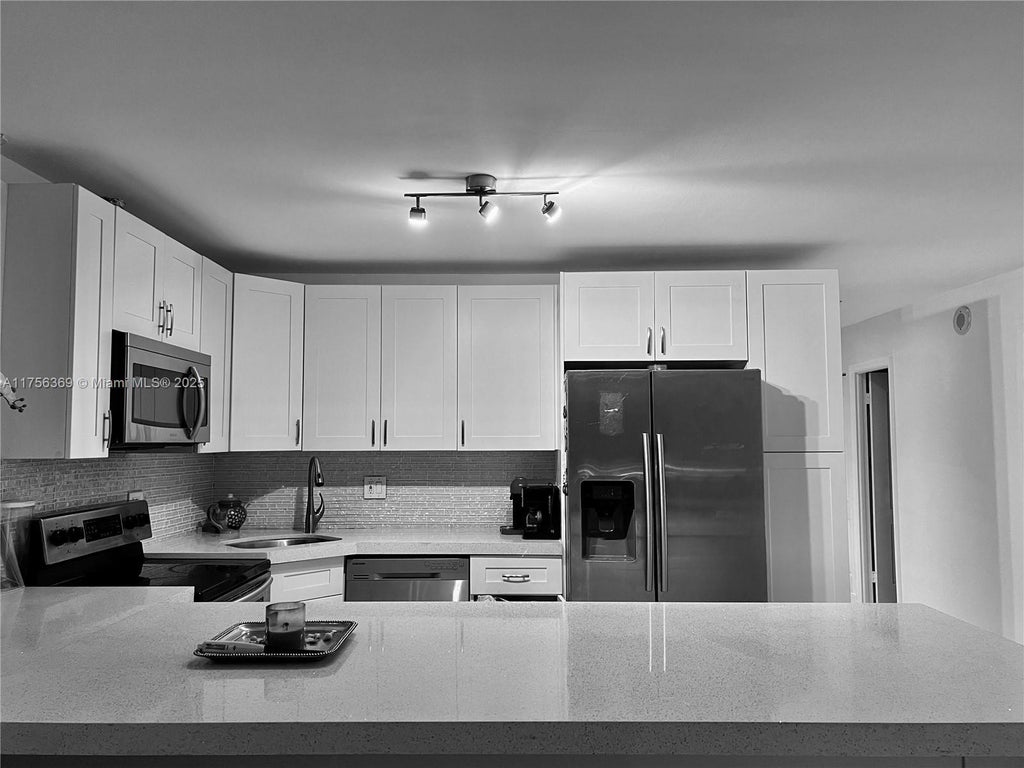 2801 Ne 183rd St 215w, Aventura