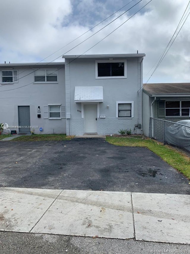 1 of 12 - 958 Nw 24th Ave, Fort Lauderdale, FL
