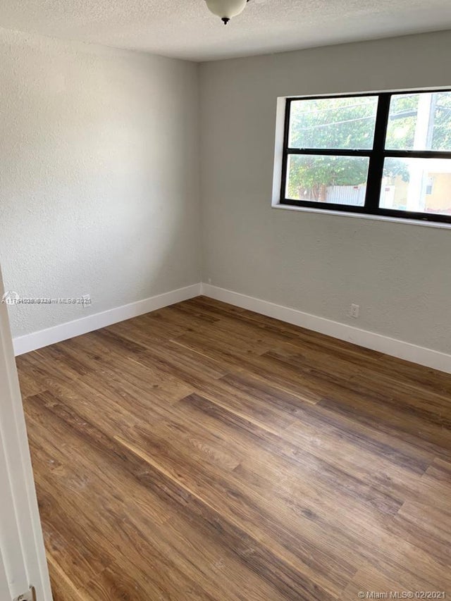 5 of 12 - 958 Nw 24th Ave, Fort Lauderdale, FL