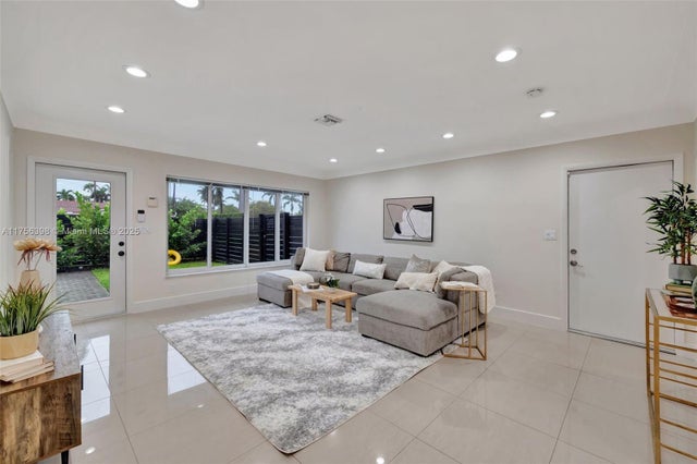 4 of 31 - 1801 Ne 54th St, Fort Lauderdale, FL
