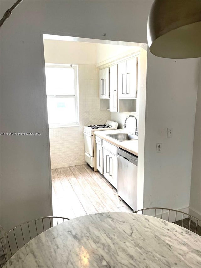 3 of 11 - 821 Jefferson Ave 4, Miami Beach, FL