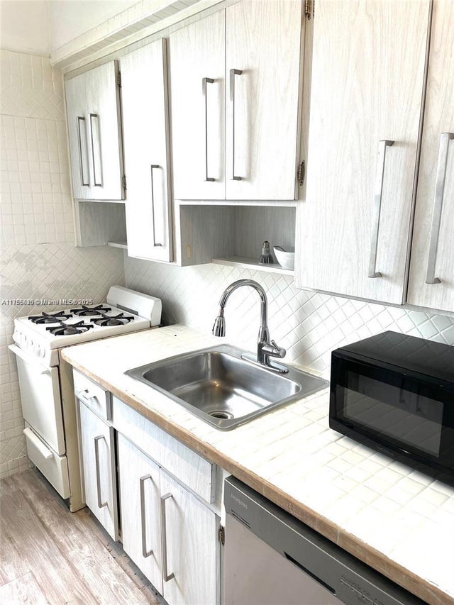 5 of 11 - 821 Jefferson Ave 4, Miami Beach, FL