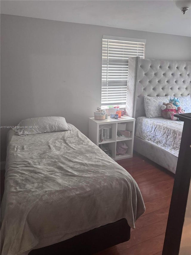 3 of 6 - 900 Nw 127th St, North Miami, FL