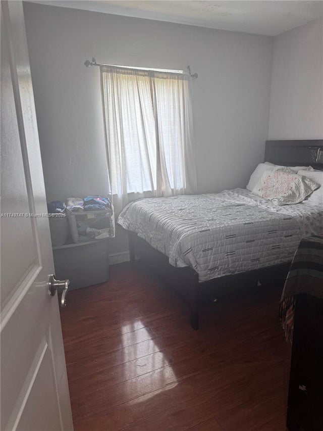 4 of 6 - 900 Nw 127th St, North Miami, FL